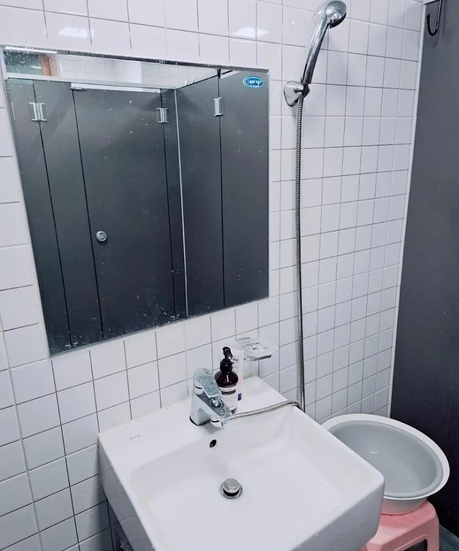 Hostel Singleguesthouse Cozybed -Man Only- Seoul South Korea