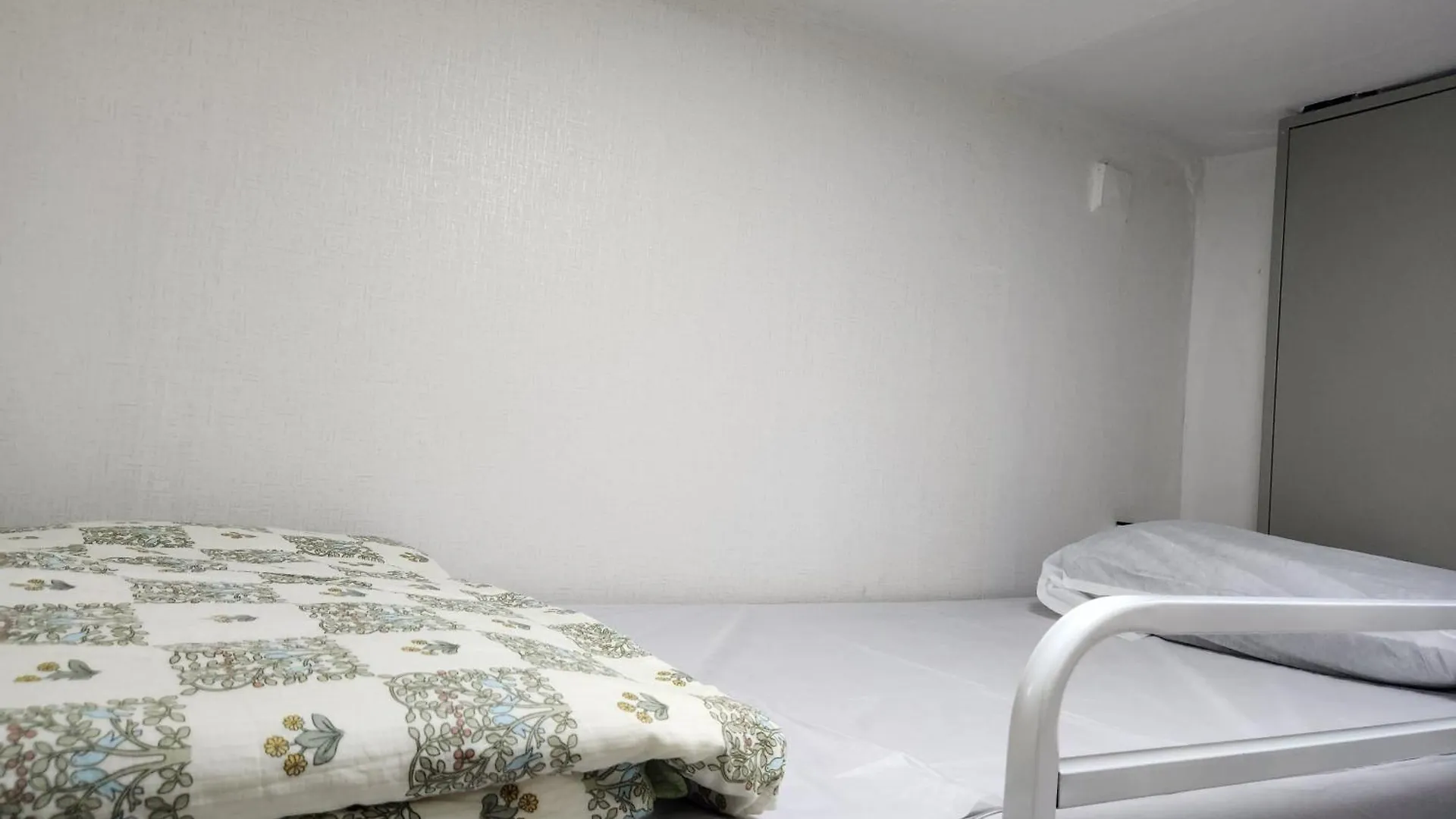 Hostel Singleguesthouse Cozybed -Man Only- Seoul South Korea